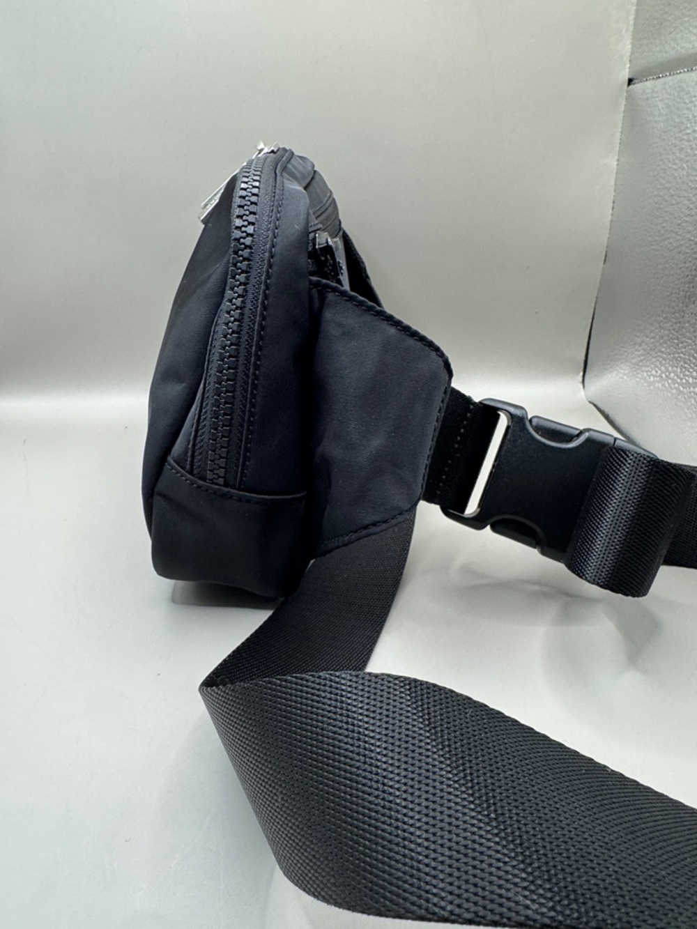 Lululemon Everywhere Belt Bag (2L) - Picture 7 of 8